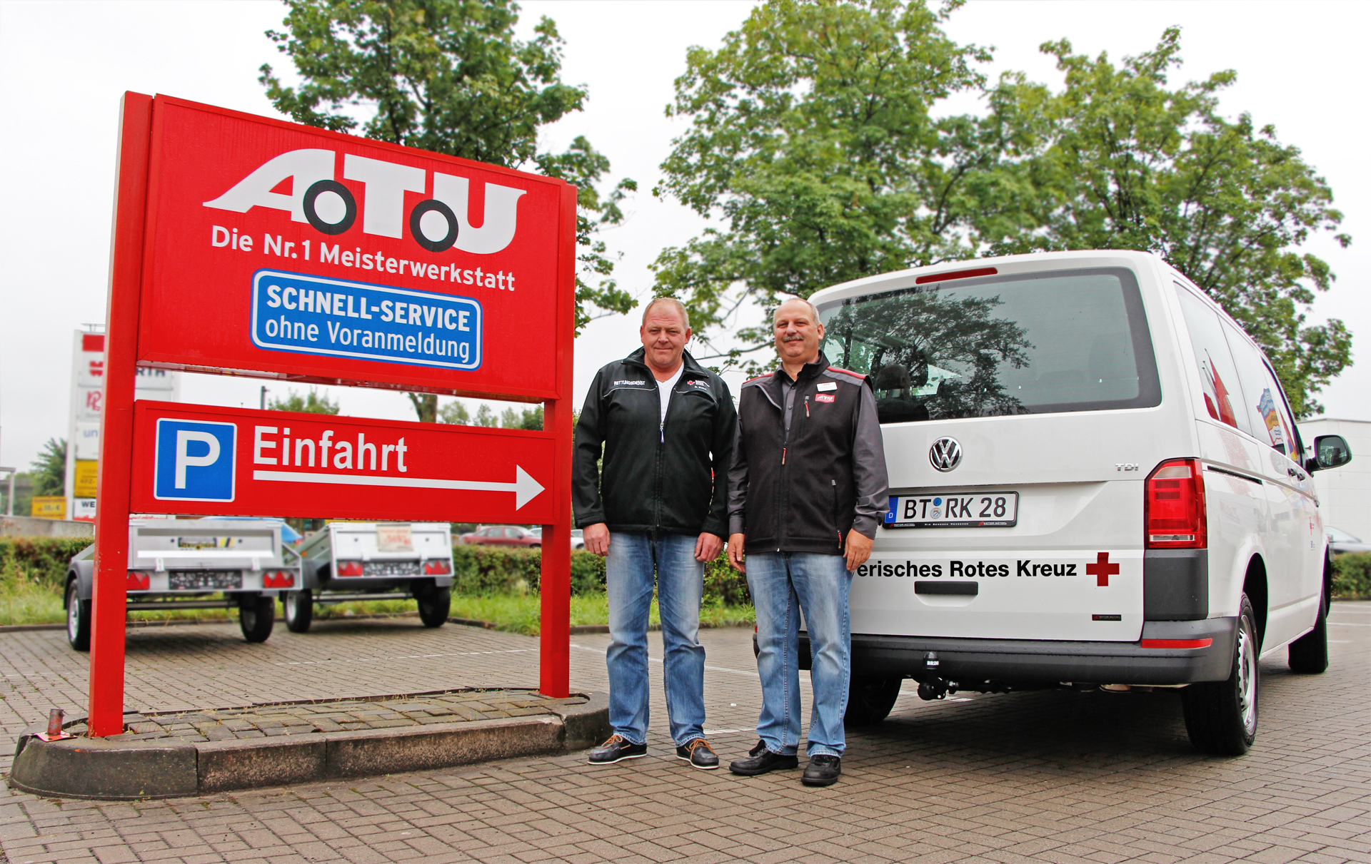 A.T.U. Bayreuth spendet Fahrzeugausstattung für Allzweckfahrzeug - BRK  Bayreuth