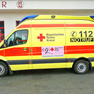 Das Hospizmobil des BRK-Kreisverbandes Bayreuth (Seitenansicht).