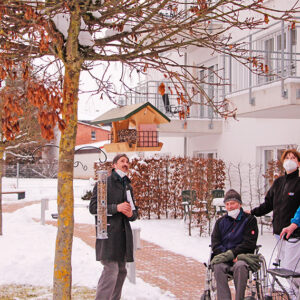 Für mehr Wohlbefinden und Lebensqualität – LBV errichtet Vogelbeobachtungsstationen im BRK Altstadtpark.