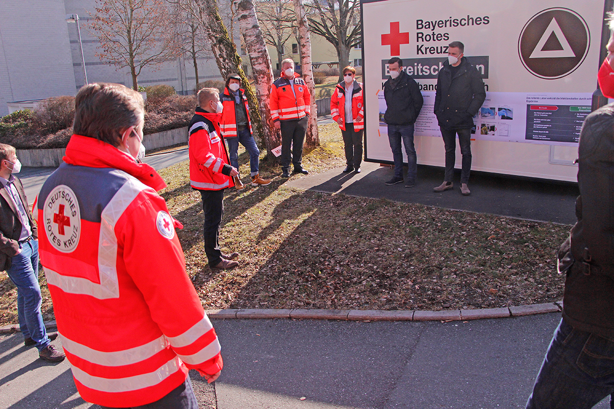 Vorstellung des Corona-Diagnostik-Fahrzeugs beim Roten Kreuz in Bayreuth.