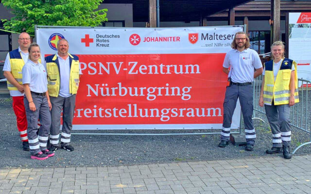 Meike Techentin, Heiko Pöhnl (BRK Kreisverband Bayreuth), Nicole Pulsfort-Kraupner, Johannes Müller (BRK Kreisverband Wunsiedel) und Lutz Striewski (BRK Kreisverband Kulmbach) wurden im Rahmen des PSNV-Einsatzes des BRK Bezirks Ober- und Mittelfranken nach Rheinland-Pfalz entsandt.