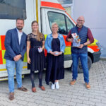 Examensfeier der BFS für Notfallsanitäter 2020-2021 - Absolventinnen des Roten Kreuzes in Bayreuth: Rosalie Kollmer (l.) und Franziska Meyer (r.) mit Haryy Brand (Praxisanleiter BRK RD Bayreuth) und Christian Beyerein (stv. Rettungsdienstleiter BRK Bayreuth).