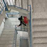 Bewerbertag für die Ausbildung zum Notfallsanitäter/-in: Test 2: Treppensteigen mit Notfallrucksack