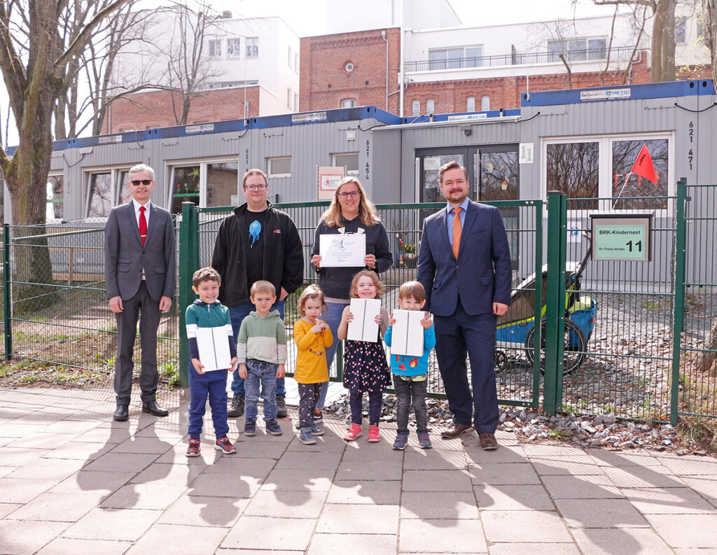 VR Bank Bayreuth-Hof spendet iPads für Senioren- und Kinderbetreuungseinrichtungen des BRKs in Bayreuth