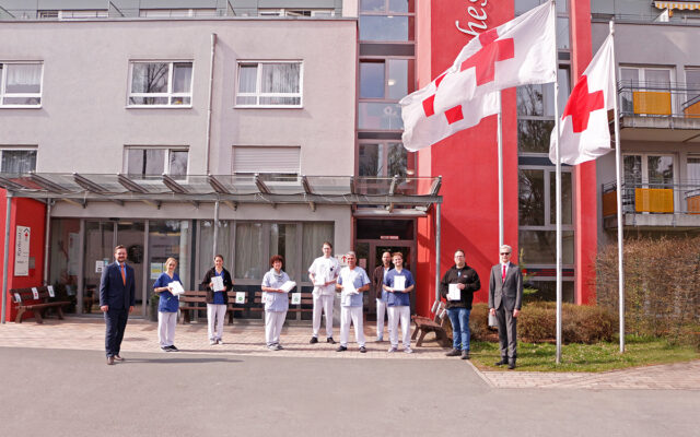 VR Bank Bayreuth-Hof spendet iPads für Senioren- und Kinderbetreuungseinrichtungen des BRKs in Bayreuth