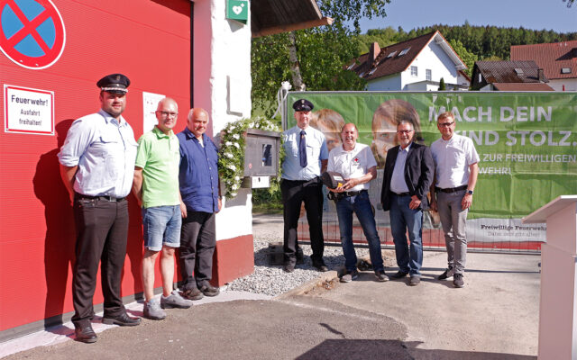 Notfallstation mit Defibrillator in Escherlich in Betrieb genommen