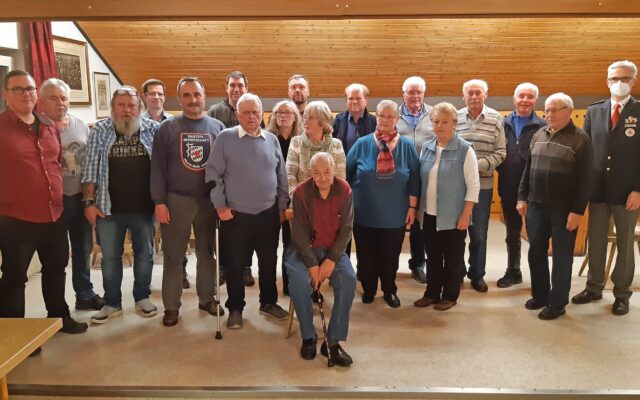 Die im Rahmen der Jahreshautpversammlung 2022 geehrten Mitglieder der BRK-Bereitschaft Fichtelberg.