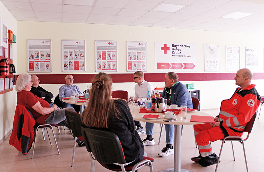 BRK-Kreisverband Bayreuth ehrt langjährige und verdiente Mitarbeitende im RBK-Rettungsdienst Bayreuth.