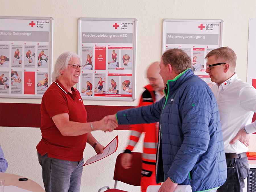 BRK-Kreisverband Bayreuth ehrt langjährige und verdiente Mitarbeitende im RBK-Rettungsdienst Bayreuth.