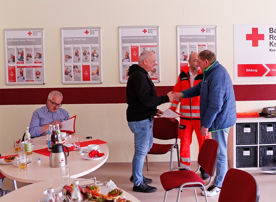 BRK-Kreisverband Bayreuth ehrt langjährige und verdiente Mitarbeitende im RBK-Rettungsdienst Bayreuth.