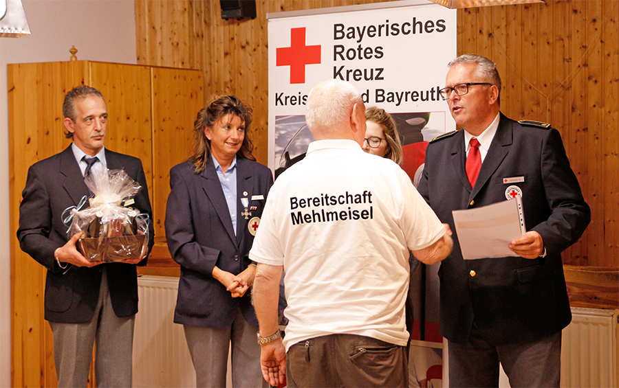 Im März trafen sich die Kameradinnen und Kameraden der BRK-Bereitschaft Mehlmeisel und warfen unter dem Vorsitz von ihrer Bereitschaftsleiterin Karin Eigl einen Blick zurück auf ihre Rot-Kreuz-Arbeit des vergangenen Jahres und ehrten langjährige, verdiente Mitglieder.