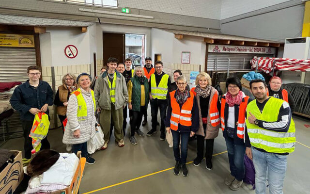 Nach zwei Jahren pandemie-bedingter Pause konnte der Lionsclub Bayreuth-Kulmbach und der BRK-Kreisverband Bayreuth endlich wieder einen großen Flohmarkt in der Rotmainhalle veranstalten.