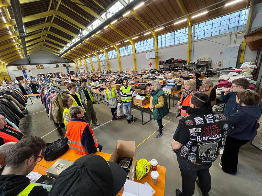 Nach zwei Jahren pandemie-bedingter Pause konnte der Lionsclub Bayreuth-Kulmbach und der BRK-Kreisverband Bayreuth endlich wieder einen großen Flohmarkt in der Rotmainhalle veranstalten.