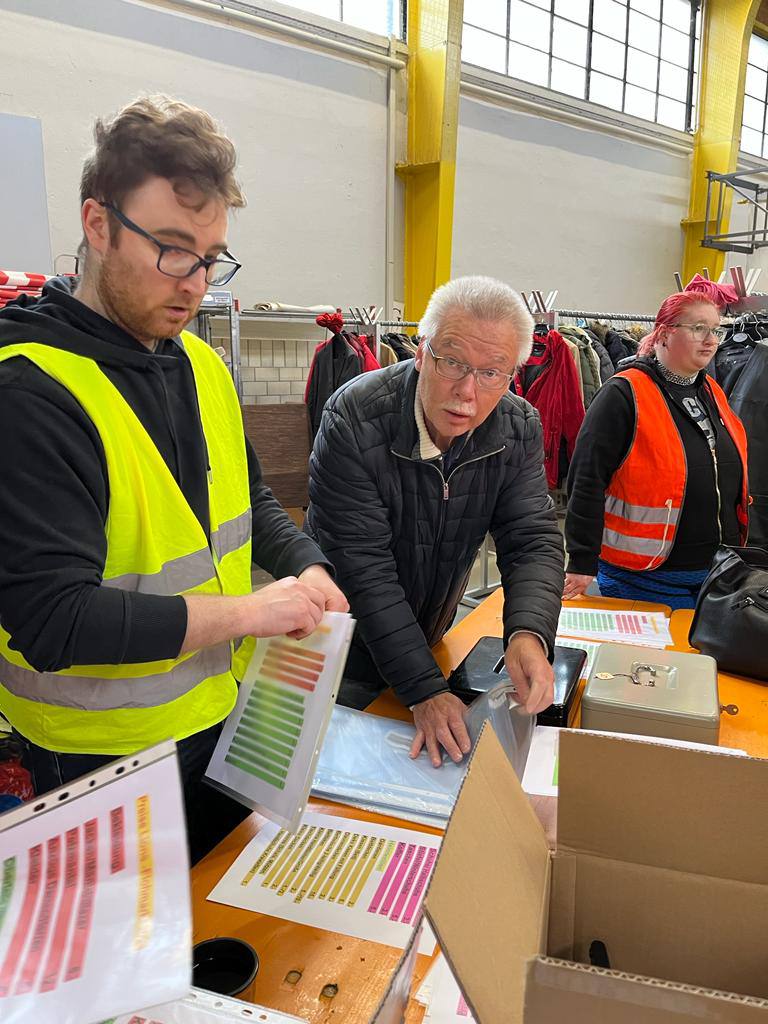 Nach zwei Jahren pandemie-bedingter Pause konnte der Lionsclub Bayreuth-Kulmbach und der BRK-Kreisverband Bayreuth endlich wieder einen großen Flohmarkt in der Rotmainhalle veranstalten.