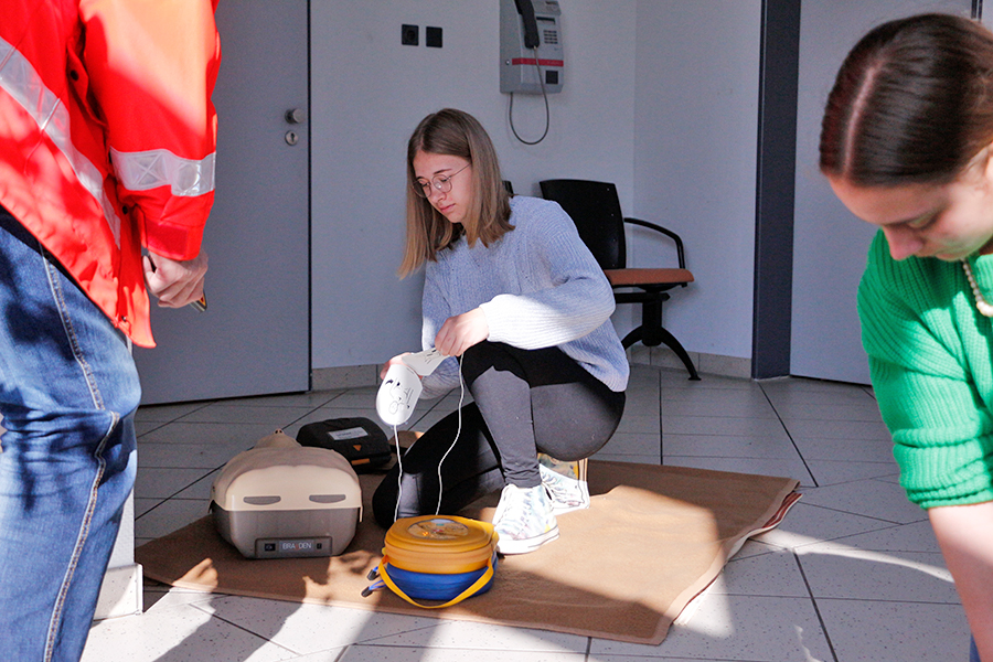 Unter dem Motto „Überfliegerin gesucht!“ konnten am Girls'day 40 Mädchen für einen Tag die Welt des BRK-Rettungsdienstes und der ADAC-Luftrettung entdecken.