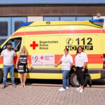 Bundestagsabgeordnete Silke Launert (zweite von links) und das Team des BRK-Herzenswunsch-Hospizmobil in Bad Berneck.