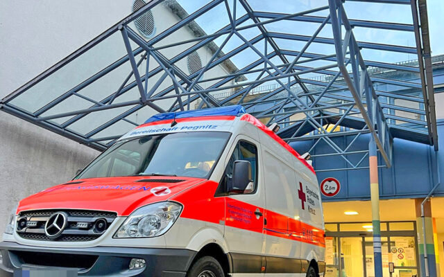 Einsatzfahrzeug der ehrenamtlichen Unterstützungskräfte des öffentlich-rechtlichen Rettungsdienstes am Bayreuther Klinikum.