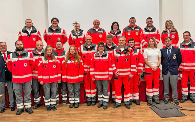 Gruppenfoto der 2021 bei der Flutkatastrophe im Ahrtal eingesetzten ehrenamtlichen Helferinnen und Helfer der Bereitschaften des BRK-Kreisverbandes Bayreuth. Mit im Bild Kreisbereitschaftsleiter Jochen Ganzleben.