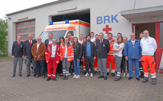 Die Mitglieder der BRK-Bereitschaft Mistelgau um Bereitschaftsleiter Benjamin Lindner. Mit im Bild: Bernd Neukam (komm. Kreisbereitschaftsleiter BRK-Kreisverband Bayreuth), Mischa Nietfeld (2 stv. Kreisbereitschaftsleiter BRK-Kreisverband Bayreuth), Harald Feulner (BGM Gesees), Karl Lappe (BGM Mistelgau); Sybille Pichl (BGM Eckersdorf) und Sven Ruhl (BGM Glashütten).