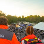 Fußstreifen der BRK-Bereitschaften gewährleisten Sicherheit für alle Feiernden während des Maisel`s Weißbierfest.