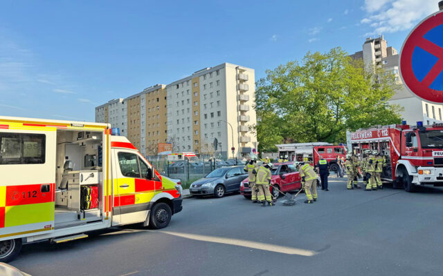 Einsatzkräfte an der Einsatzstelle in der Bayreuther Leibnitzstraße.