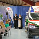 Segnung des neuen BRK-Herzenswunsch-Hospizmobils der BRK-Bereitschaft Bad Berneck durch "Blaulicht-Pfarrer" Günter Daum und Klaus Klein (Pfarrer Hospizmobil-Team des BRK-Kreisverbands Straubing-Bogen).