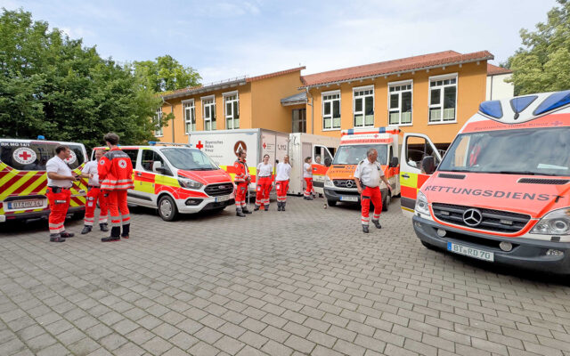 Einsatzkräfte und -fahrzeuge