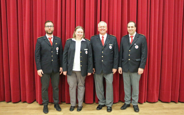 Florian Kristek (Bezirksbereitschaftsleiter BRK-Bayreuth), Daniela Florian Kristek (stv. BRK-Bezirksbereitschaftsleiter Ober- und Mittelfranken), Daniela Neudert (Jugendwartin BRK-Kreisverband Bayreuth), Bernd Neukam (Kreisbereitschaftsleiter BRK-Bayreuth) und Mischa Nietfeld (erster stv. Kreisbereitschaftsleiter BRK-Bayreuth).(Jugendwartin BRK-Kreisverband Bayreuth), Bernd Neukam (Kreisbereitschaftsleiter BRK-Bayreuth) und Mischa Nietfeld (erster stv. Kreisbereitschaftsleiter BRK-Bayreuth).