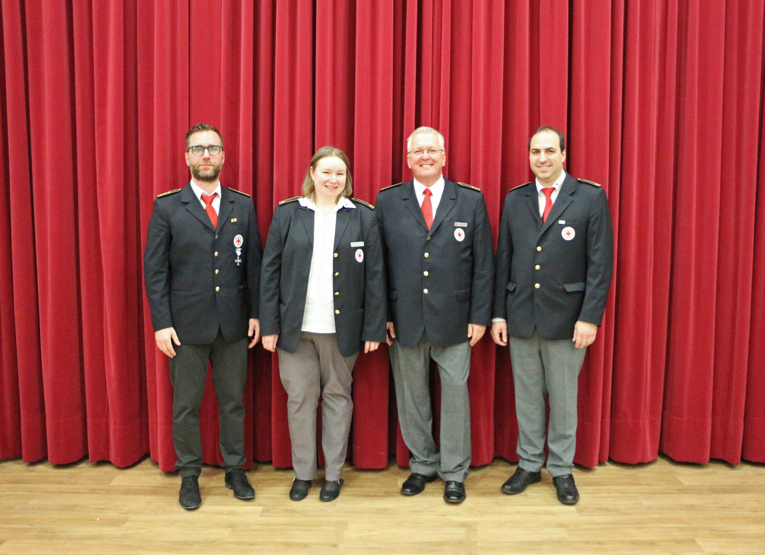 Florian Kristek (Bezirksbereitschaftsleiter BRK-Bayreuth), Daniela Florian Kristek (stv. BRK-Bezirksbereitschaftsleiter Ober- und Mittelfranken), Daniela Neudert (Jugendwartin BRK-Kreisverband Bayreuth), Bernd Neukam (Kreisbereitschaftsleiter BRK-Bayreuth) und Mischa Nietfeld (erster stv. Kreisbereitschaftsleiter BRK-Bayreuth).(Jugendwartin BRK-Kreisverband Bayreuth), Bernd Neukam (Kreisbereitschaftsleiter BRK-Bayreuth) und Mischa Nietfeld (erster stv. Kreisbereitschaftsleiter BRK-Bayreuth).