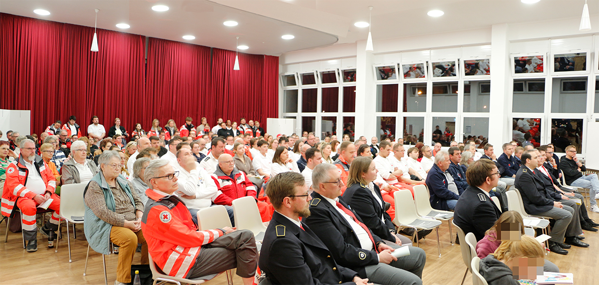 Versammelte wahlberechtigte Mitglieder der Bereitschafen des BRK-Kreisverbandes Bayreuth, bei der Wahl des Kreisbereitschaftsleiters.