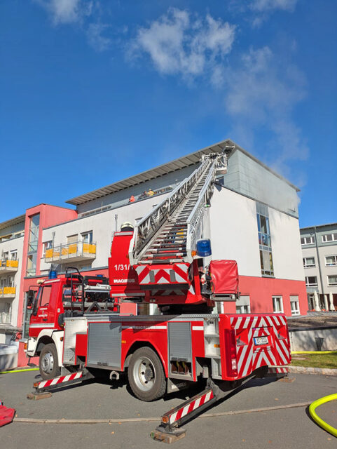 Drehleiter der Feuerwehren am BRK-Ruehsitz.