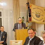 Josef Markhof - Bereitschaftsleiter der BRK-Bereitschaft Fichtelberg, beim Verlesen der 100-jährigen Chronik der BRK-Bereitschaft Fichtelberg.