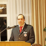 Mischa Nietfeld - stv, Kreisbereitschfatsleiter BRK-Kreisverband Bayreuth - bei seinem Grußwort anlässlich des 100-jährigen Jubiläums der BRK-Beretischaft Fichtelberg /Neubau.