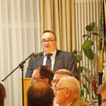 Josef Markhof - Bereitschaftsleiter der BRK-Bereitschaft Fichtelberg, beim Verlesen der 100-jährigen Chronik der BRK-Bereitschaft Fichtelberg.