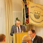 Josef Markhof - Bereitschaftsleiter der BRK-Bereitschaft Fichtelberg, beim Verlesen der 100-jährigen Chronik der BRK-Bereitschaft Fichtelberg.