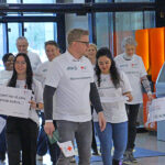 AOK und BRK setzen gemeinsames Zeichen für Menschen mit Demenz - Spontan-Aktion im Rotmain-Center Bayreuth