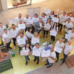 AOK und BRK setzen gemeinsames Zeichen für Menschen mit Demenz - Spontan-Aktion im Rotmain-Center Bayreuth