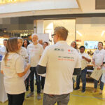 AOK und BRK setzen gemeinsames Zeichen für Menschen mit Demenz - Spontan-Aktion im Rotmain-Center Bayreuth