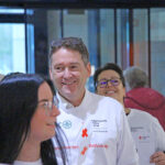 AOK und BRK setzen gemeinsames Zeichen für Menschen mit Demenz - Spontan-Aktion im Rotmain-Center Bayreuth