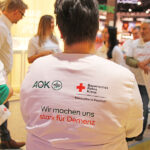 AOK und BRK setzen gemeinsames Zeichen für Menschen mit Demenz - Spontan-Aktion im Rotmain-Center Bayreuth