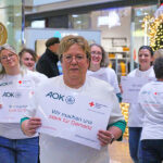 AOK und BRK setzen gemeinsames Zeichen für Menschen mit Demenz - Spontan-Aktion im Rotmain-Center Bayreuth