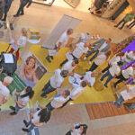 AOK und BRK setzen gemeinsames Zeichen für Menschen mit Demenz - Spontan-Aktion im Rotmain-Center Bayreuth