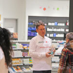 AOK und BRK setzen gemeinsames Zeichen für Menschen mit Demenz - Spontan-Aktion im Rotmain-Center Bayreuth