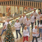 AOK und BRK setzen gemeinsames Zeichen für Menschen mit Demenz - Spontan-Aktion im Rotmain-Center Bayreuth