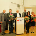 Außergewöhnliches Engagement und große Verantwortung für das BRK – BRK-Bayreuth ehrt langjährige Vorstandsmitglieder. Im Bild (v.l.n.r.): Dr. Klaus-Günter Dietel (Ehrenvorsitzender des BRK-Kreisverbandes Bayreuth), Peter Maisel (ausgezeichnet mit der goldenen Ehrennadel des BRKs), Peter Herzing (Vorsitzender des BRK-Kreisverbandes Bayreuth), Markus Ruckdeschel (Kreisgeschäftsführer des BRK-Kreisverbandes Bayreuth), Alexandra Küfner (ausgezeichnet mit der goldenen Ehrennadel des BRKs) und Angela Trautmann-Janovsky (ausgezeichnet mit der silbernen Ehrenplakette des BRKs).