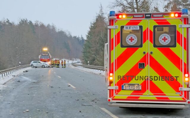 Einsatzkräfte an der Einsatzstelle.