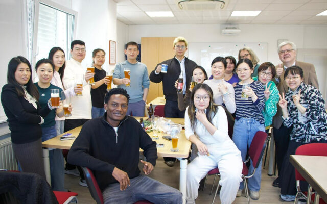 Im Rahmen des Projekts Care and Career feierten unsere internationalen Fachkräfte aus dem Anerkennungskurs gemeinsam mit den Auszubildenden aus der Pflege eine fröhliche und bunte Weihnachtsfeier.