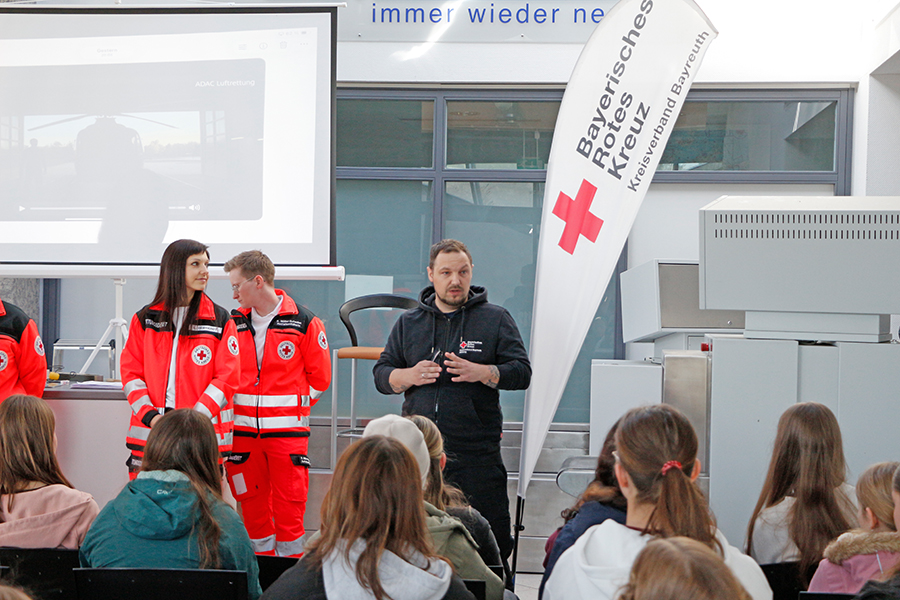 Girls'day 2026 - ADAC Luftrettung und BRK-Bayreuth öffnen ihre Türen - Teamvorstellung