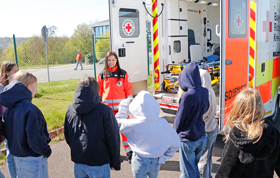 Girls'day 2026 - Besichtigung Rettungswagen