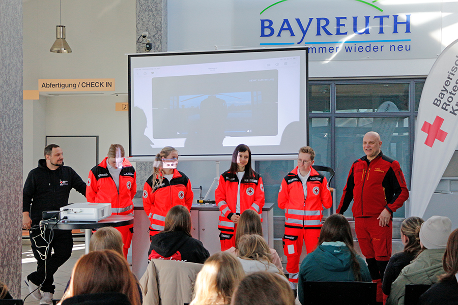 Girls'day 2026 - ADAC Luftrettung und BRK-Bayreuth öffnen ihre Türen - Teamvorstellung